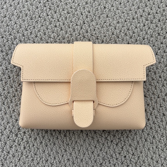 The M.M.LaFleur × SENREVE Aria Belt Bag Pebbled Chablis